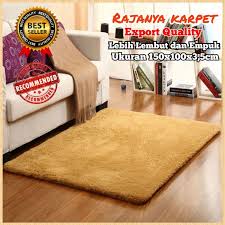 Memiliki ukuran 100 x 150 sentimeter, sangat pas untuk diletakkan sebagai alas lantai di ruangan bersantai milikmu. Beli Karpet Bulu Lembut Surpet Empuk Uk150x100x3 5cm Seetracker Indonesia