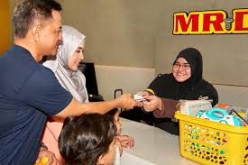 What started as a traditional hardware store at jalan tunku abdul rahman, kl back in 2005, mr. Born At Home Raised To Keep On Growing Marketing Magazine Asia