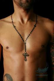 Todo el que quiera subir fotos de sus tattoos son bienvenidos,cualquier clase de tatuajes solo le pedimos buena calidad de fotos y traten de subir. Chest Neck Rosary Tattoo By Bloody Art
