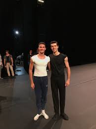 Classe 1975, roberto bolle è originario di casale monferrato, in provincia d'alessandria. Aspapress Agenzia Di Stampa Lorenzo Mattia Pontiggia Ballerino Di Successo Ha Danzato Con Roberto Bolle Da Tre Anni All Orlando Ballet In Florida E La Prossima Stagione Nella Carmen Con Cleveland