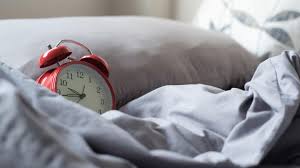 Da wir nicht wie viele tiere einfach in den winterschlaf verfallen können, bleibt uns jedoch nichts anderes übrig als auch im winter unser bett zu verlassen und aufzustehen. Fruh Aufstehen 9 Tipps Fur Morgenmuffel Brigitte De