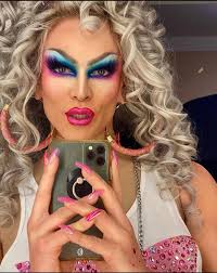 Willam looking incredbile after being painted by Laila : r/rupaulsdragrace