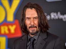 He is the son of patricia taylor, a showgirl and costume designer, and samuel nowlin reeves, a geologist.keanu's father was born in hawaii, of british, portuguese, native hawaiian, and chinese ancestry, and keanu's mother is originally from england. Keanu Reeves Lasst Die Hande Von Frauen Und Wird Dafur Gefeiert