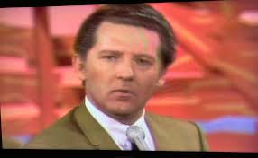 Jerry Lee Lewis interviewed by his friend Ralph Emery, who'd later be the  host of Pop Goes The Country & Nashville Now! a great & rare clip from  1970. Enjoy 🙂