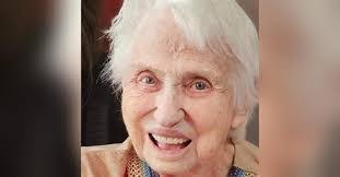 Helen Peck's Instagram, Twitter & Facebook