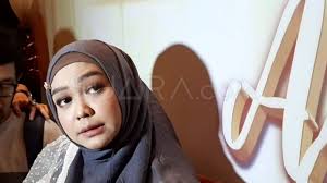 revi cofans rantung/suara.com makanya aku bingung, aku pusing, dan aku sadar, kalau aku pamit secepat itu aku egois, karena aku lebih mikir ke diri aku sendiri, akhirnya selang beberapa hari aku ada lagi buat mereka, tutup ria ricis. Vakum Singkat Dari Youtube Ria Ricis Ngaku Diteror Parah