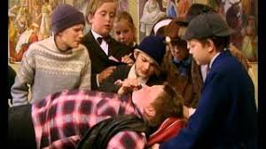 Die olsenbande) is a danish comedy film series created by danish director erik balling and special effects expert henning bahs about the eponymous fictional criminal gang. Olsenbanden Jr Wikivisually