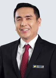 Enrique Tan's Instagram, Twitter & Facebook