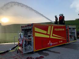 So war der öffentliche nahverkehr gestört, nachdem ein baum auf die leitungen fiel, eine haltestelle wurde überschwemmt. Die Feuerwehr Obergunzburg Feuerwehr Obergunzburg