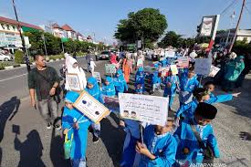 Kata sindiran buat teman atau sahabat pedas. Ribuan Pelajar Jsit Gelar Pawai Ta Aruf Menyambut Ramadhan Antara News