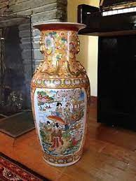 The base colour is olive green with ornate gold, cream and azure blue decorative elements. Chinese Floor Vase In Collectible Chinese Vases Jars 1900 Now For Sale Ebay