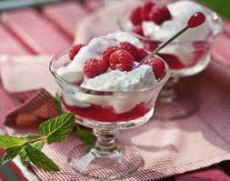 Sauermilch Glace Mit Himbeersirup Rezept Swissmilk Rezept Himbeersirup Rezepte Himbeersirup Himbeeren