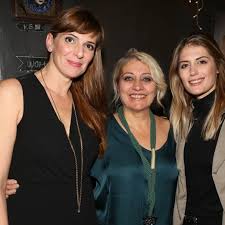 Crochet 3d reversible beanie in two colors. Soa404anpamoum