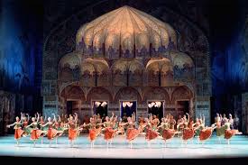 Elle sera présentée dans les espaces publics du palais garnier. Paris Opera Ballet La Bayadere Paris Dancetabs