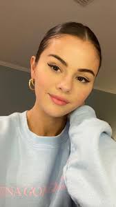 Check out the latest pictures, photos and images of selena gomez from 2020. Selena Gomez 2020 Simple Photo Click 4k Ultra Hd Mobile Wallpaper