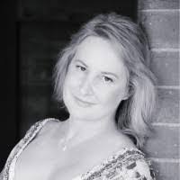 Amber Muir's Instagram, Twitter & Facebook