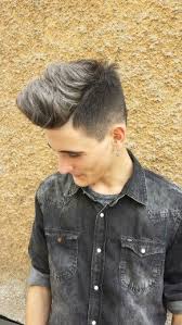 Ecco decine di esempi con . Grigio Flamingo Capelli Grigi Capelli Capelli Uomo