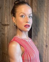 Courtney Hart's Instagram, Twitter & Facebook