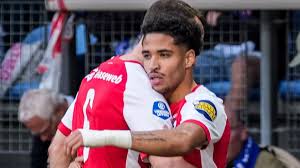 Heerenveen draait achterstand tegen AZ om in voorsprong • Telstar verder met tien na rode kaart