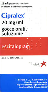 Bon prelevo 1 ml con la siringa e la metto nella boccetta. Cipralex Gocce Pharmamedix