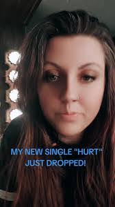 Amber Rau's Instagram, Twitter & Facebook