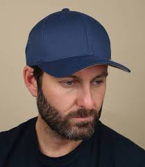 Flexfit caps are characterised by the curved peak, along with the elastic strap and elastic material. Marineblaue Cap Flexfit