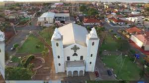 Usado em ambiente com aspecto urbano, como cidades ou áreas rurais, quando iniciam o anexo a área urbana. Igreja Matriz Primeiro De Maio Drone Youtube