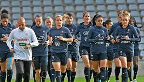 Pour devenir footballeuse au sein de l'équipe de france, on dirait qu'il faut s'habituer très vite aux victoires. Football L Equipe De France Feminine Jouera Un Match De Qualification Pour L Euro A Orleans Le 23 Octobre