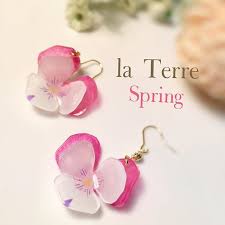 instagram photo by natsuki u feb 29 2016 at 8 24am utc shrink plastic jewelry jewelry crafts floral accessories