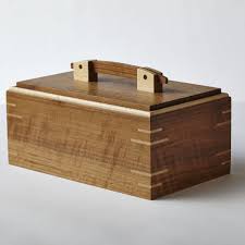 Curly Walnut And Maple Box With Splined Miter Joints And Inset Lid With Pinned Bracket Handle Jewelry Box Plans Wooden Jewelry Boxes Wooden Box Diy