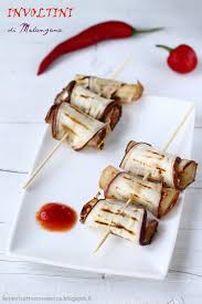 Le melanzane in padella sono una ricetta semplice e saporita da preparare solo con olio e basilico. Involtini Di Melanzane