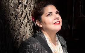 María Fernanda Ampuero: “Hacer las paces con tu cuerpo te puede llevar toda  la vida”