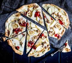 Flammkuchen Mit Ziegenkase Und Birne Foodboom Rezept Flammkuchen Lebensmittel Essen Essen
