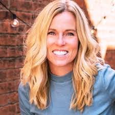 Alexandra Dearborn's Instagram, Twitter & Facebook