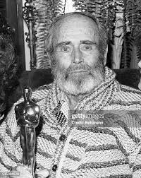 Beverly Hills, CA-Henry Fonda holds his Oscar in his Beverly Hills... News  Photo
