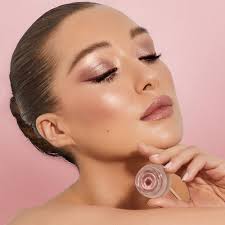 This is a makeup look featuring charlotte tilbury eyes to mesmerize cream shadow in star gold. Charlotte Tilbury Eyes To Mesmerize Cream Eyeshadow Blush Box
