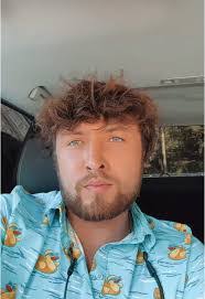 Evan Knox's Instagram, Twitter & Facebook