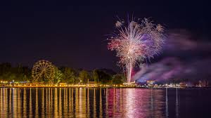 The main venues of the state programs are kossuth square in front of the hungarian parliament, and heroes' square. Tuzijatekok Es Fenyjatekok A Balatonnal 2020 Augusztus 20 An Csodalatosbalaton Hu