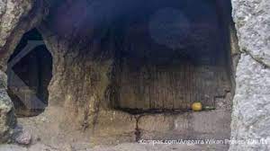 Harga tiket masuk wisata kawasan gunung bromo di taman nasional bromo tengger semeru, jawa timur terbaru 2018 Wisata Gua Selomangleng Di Kediri Ini Suguhkan Indahnya Pemandangan Perbukitan Lereng Gunung Klotok Halaman All Tribunsolo Travel