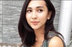 Dena rachman menceritakan awal ketika memberitahu orangtua ingin menjadi transgender. Dilamar Kekasih Bulenya Dena Rachman Bakal Menikah Tahun 2020 Rancah Post