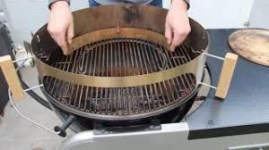 Der weber pizzastein ist ein etwas kleiner pizzastein. Webergrill Pizza Im 57er Kugelgrill Mit Dem Moesta Pizzaring Youtube