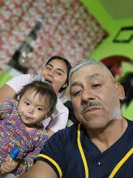 No puede ser más feliz q un beso de mi gege mi cascarita llegaron soy feliz  con ellos y mis hijos y mi esposa gracias a dios x q esperamos otro nuevo