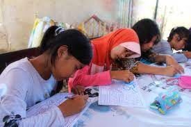Abang menolak sebuah kereta sorong. File Asiknya Mewarnai Gambar Lomba 17 Agustus Jpg Wikimedia Commons