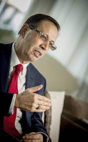 Alexandre chegou a ser demitido pelo pai e fundador da. Carlos Wizard Traz Rede Taco Bell Para O Brasil Empresas Valor Economico