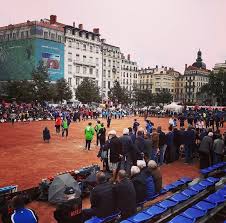 Quatre équipes de la saulce étaient présentes. Yann Cucherat On Twitter Le 107e Tournoi De Pentecote Avec Ses 7500 Participant E S Se Deroulait Ce Week End Place Bellecour Le Plus Grand Tournoi De Boules Lyonnaises A Encore Tenu Son Rang Lyon