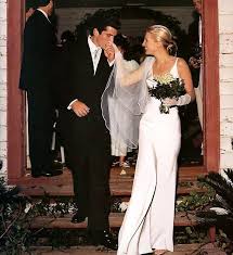 Why Angelina Jolie S Wedding Dress Designer Stands To Make Millions Celebrity Wedding Dresses Celebrity Bride Carolyn Bessette Wedding