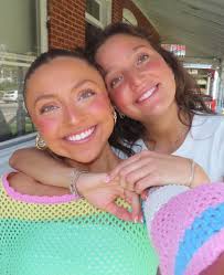 Hey! My name is Rae in 21 years old and looking for a place to  live/roommates for the upcoming summer. my budget is $800 a month including  utilities I am very flexible