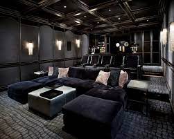 Les Murs Et Le Plafond Sont Des Couleurs Sombres Les Chaises Sont En Peluche Home Cinema Room Home Theater Decor Home Theater Room Design You are downloading theatre room ideas theater room 2 cinema room decor home theater decor entertainment room design.