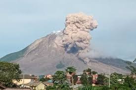 Indonesia bukanlah negara dengan jumlah gunung berapi paling banyak di dunia. Selain Raung Berikut 5 Gunung Yang Dinilai Mulai Aktif Di Indonesia Mana Saja Halaman All Kompas Com