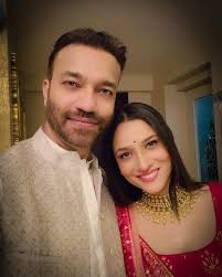 Ankita Lokhande with her fiance Vicky jain : r/BollyBlindsNGossip